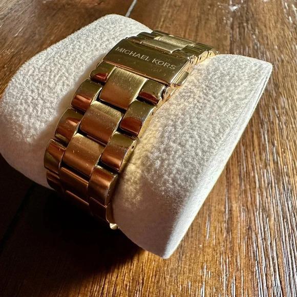 Michael Kors Slim runway watch - Picture 11 of 12